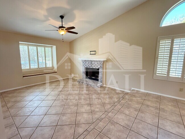Building Photo - 1211 E Drake Dr