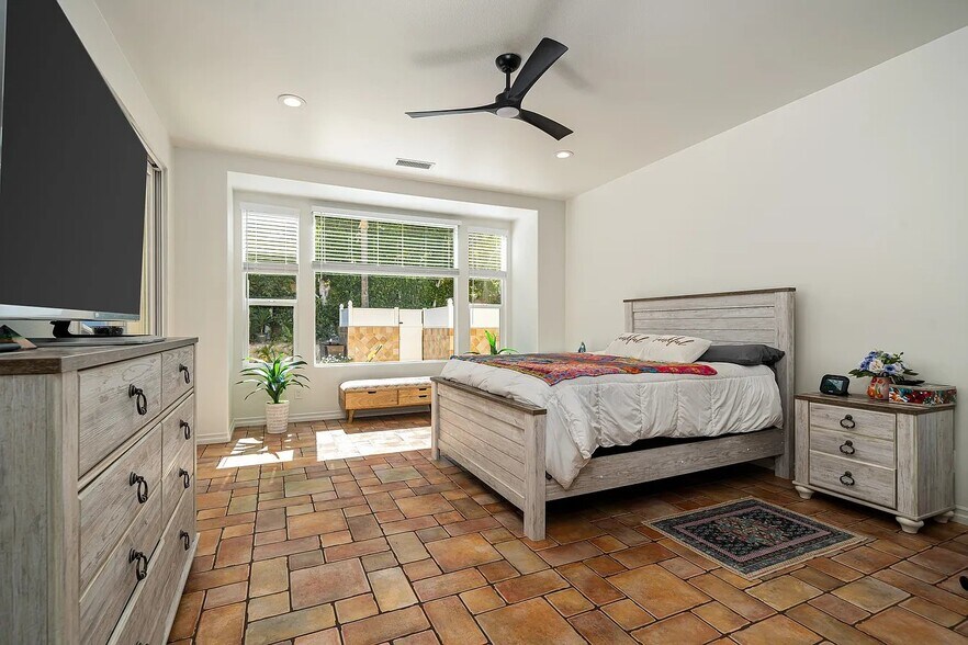 Building Photo - 60755 Living Stone Dr