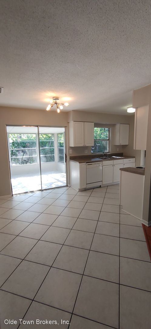 Building Photo - 2 br, 1 bath House - 1413 N. Ferncreek