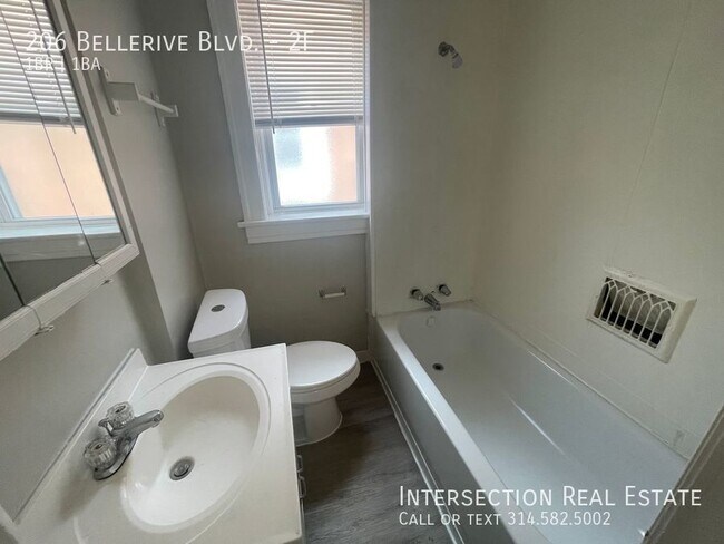 Building Photo - 206 Bellerive Blvd