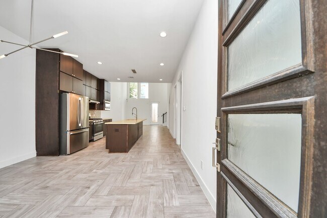 Building Photo - 1703 Cedrocanna Ln