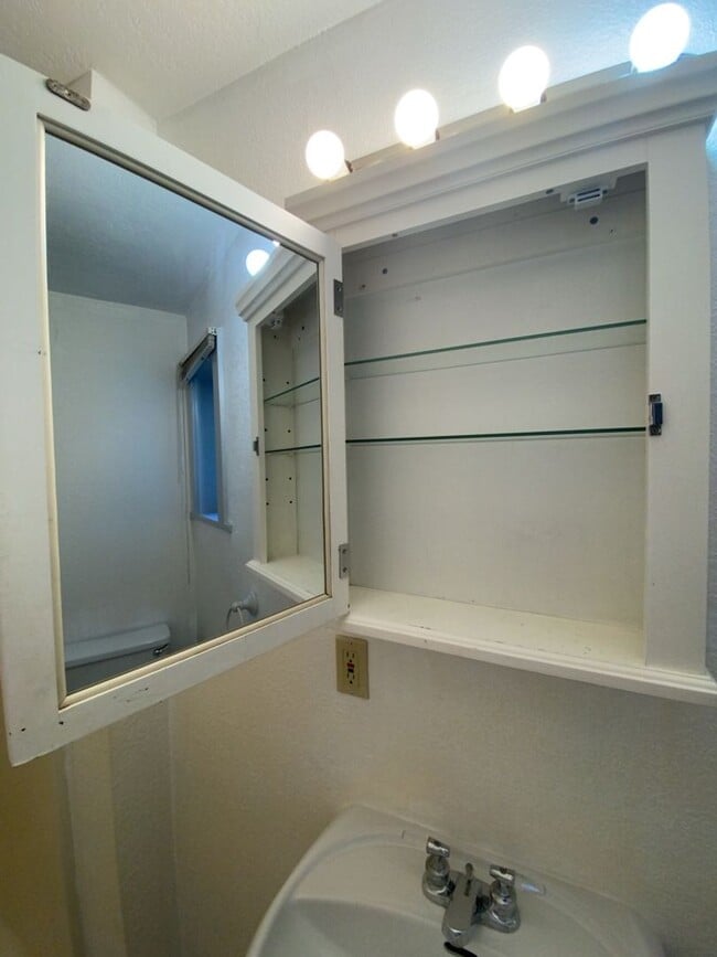 Building Photo - 1318 High St