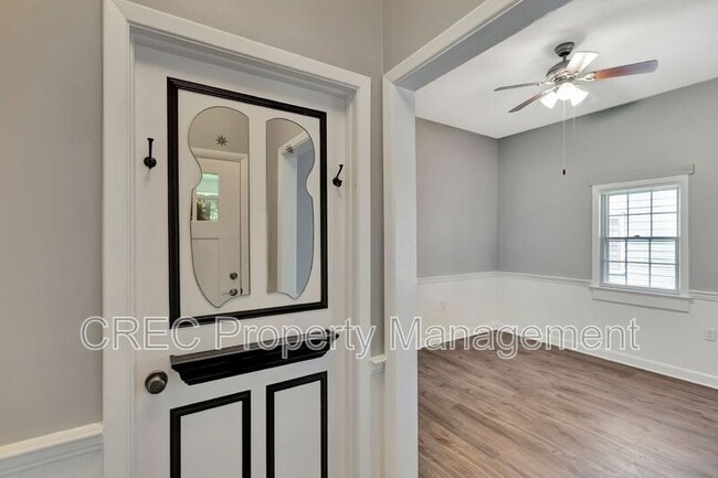 Building Photo - 204 S Hampton St