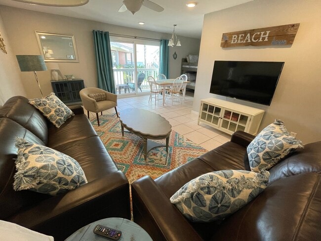 Building Photo - 1650 Via de Luna Dr