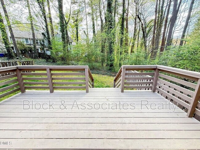 Building Photo - 6400 Meadow View Dr