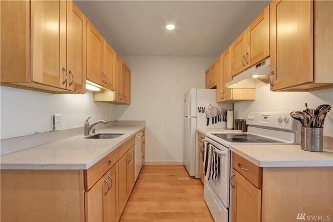 Building Photo - Capitol Hill Condo at the Sahali