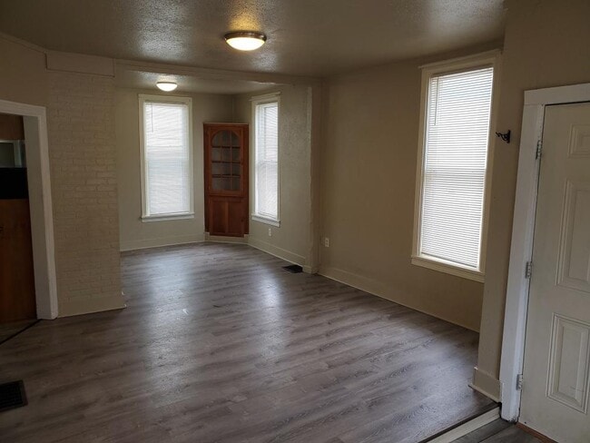 Building Photo - 112 14th St N