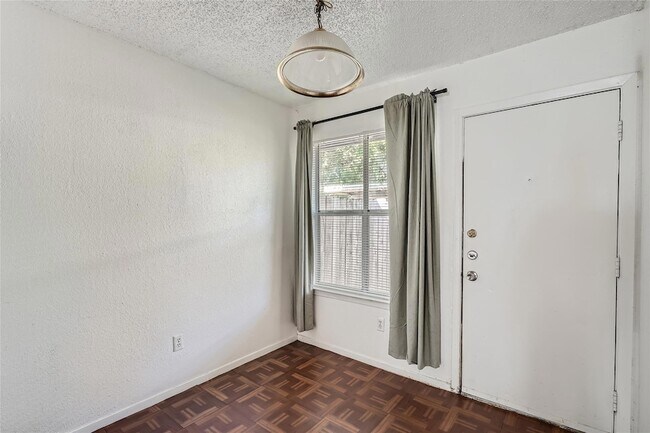 Building Photo - 7214 Salt Springs Dr