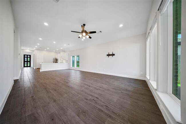 Building Photo - 615 Sand Branch Dr