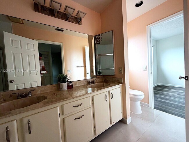 Building Photo - 4226 Landar Dr
