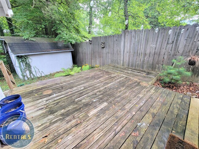 Building Photo - Charming 2 Bedroom Home --- Walking Distance to Campus!