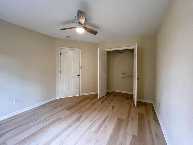 Building Photo - 101 Telfare Ln