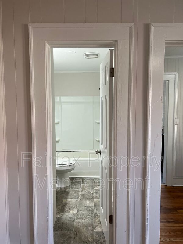 Building Photo - 102 W Summit Ave