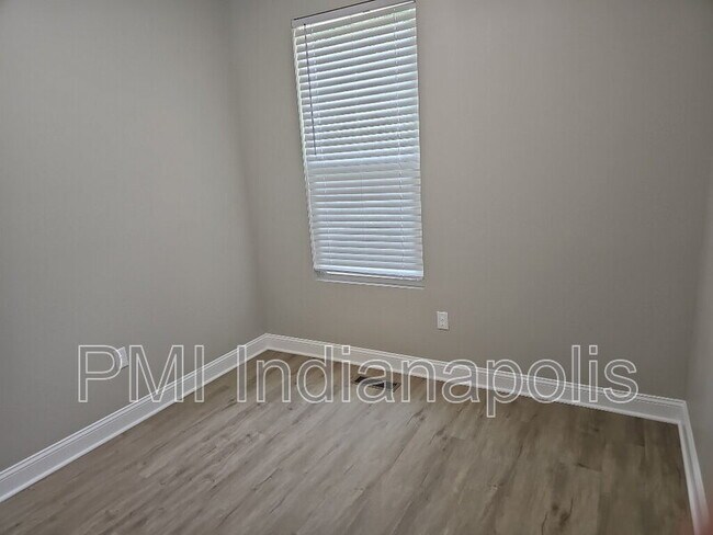 Building Photo - 640 N Parker Ave