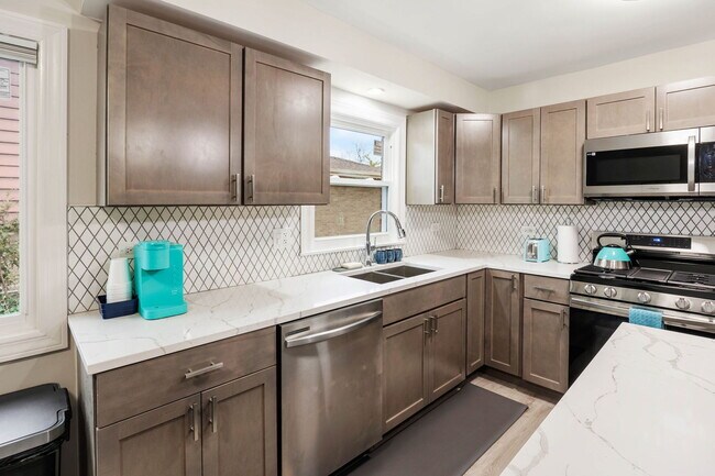 Building Photo - 10907 S Normandy Ave