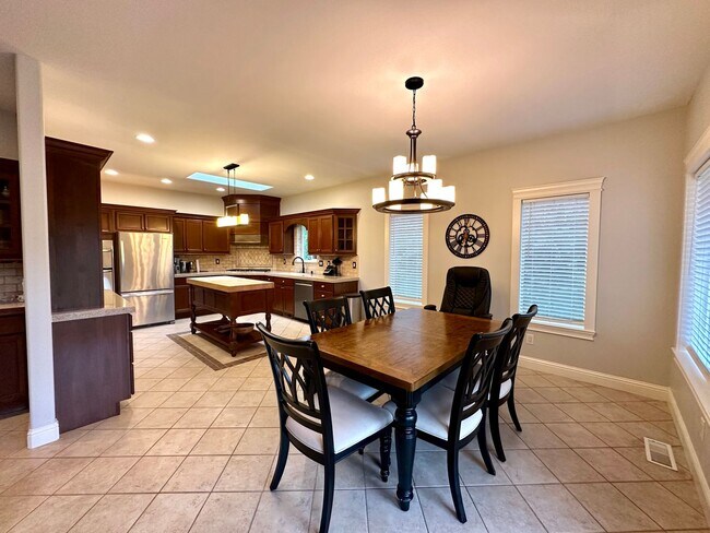Building Photo - 4448 Castlerock Dr