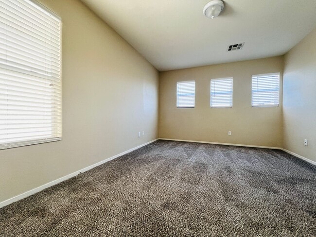 Building Photo - Blue Diamond & Durango 2-story, 3 Bedroom + Den SW home ready for immediate move in!