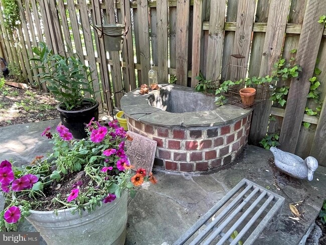 Building Photo - 19 Sunset Dr