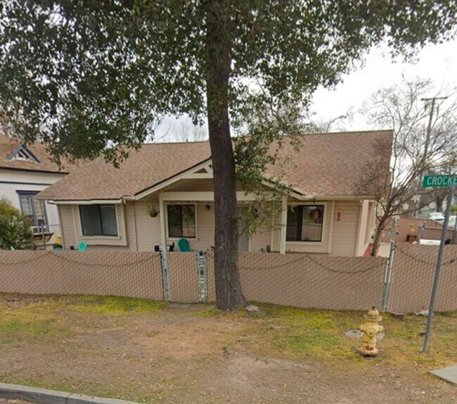Building Photo - 3 bedroom 2 bath home