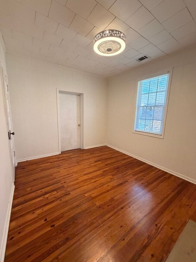 Building Photo - 3/1 House in Celanese $1,495