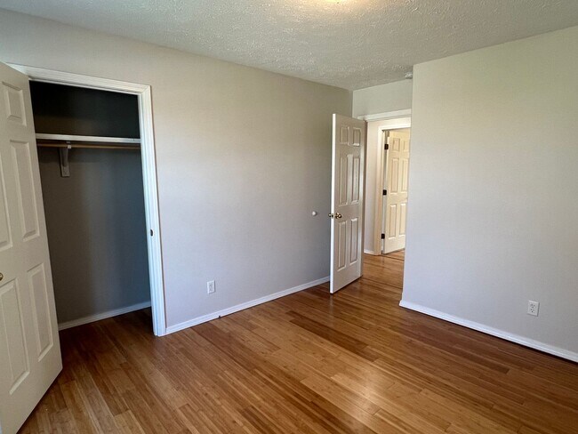 Building Photo - 3 Bed / 2 Bath in the Heart of Nixa