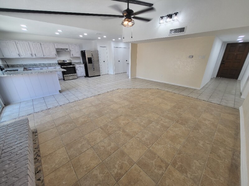 Building Photo - 5208 Pruitt Dr