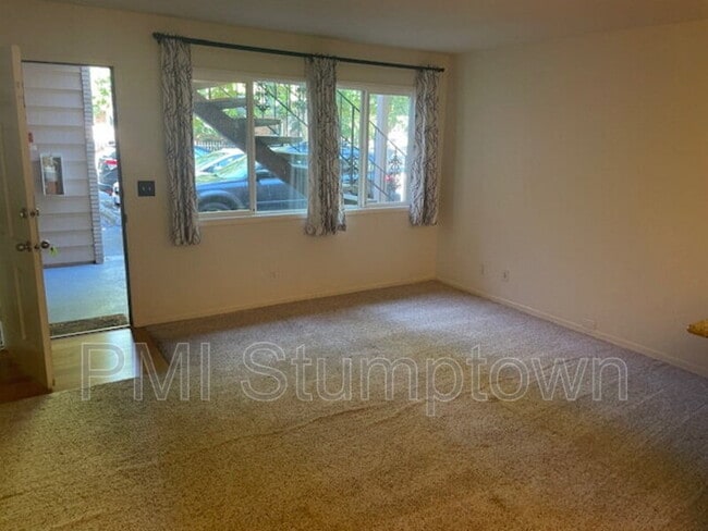 Building Photo - 2028 NE Clackamas St