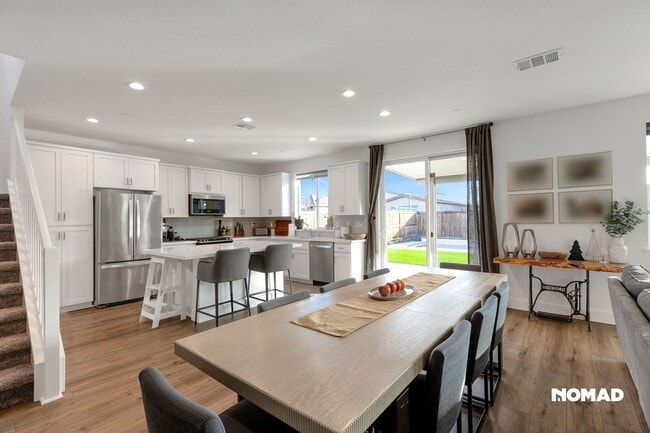 Building Photo - Dive into a Stunning Home in Roseville with Heated Pool - Available Jan 2026!