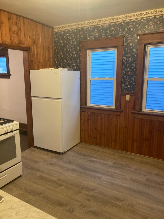 Building Photo - 1436 E 9th St