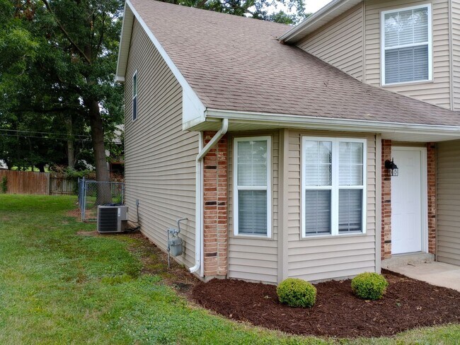 Building Photo - 4917-4919 W. Millbrook Dr.