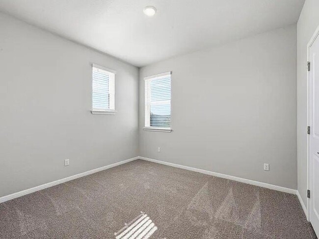 Building Photo - 1020 Vista View Dr