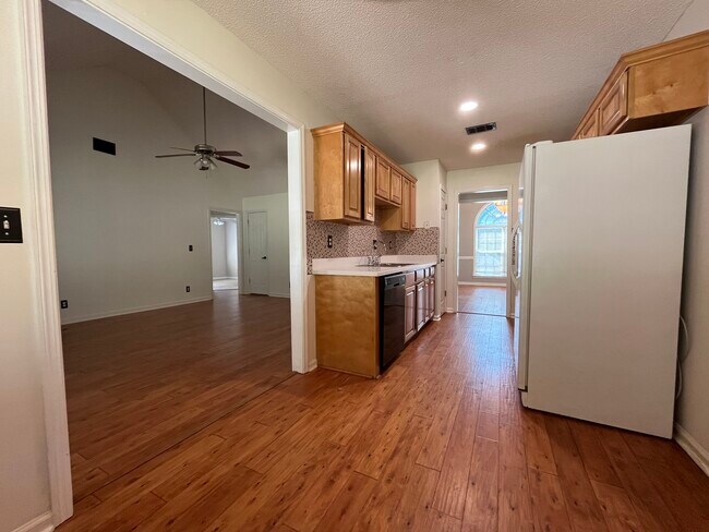 Building Photo - 107 Vanessa Dr