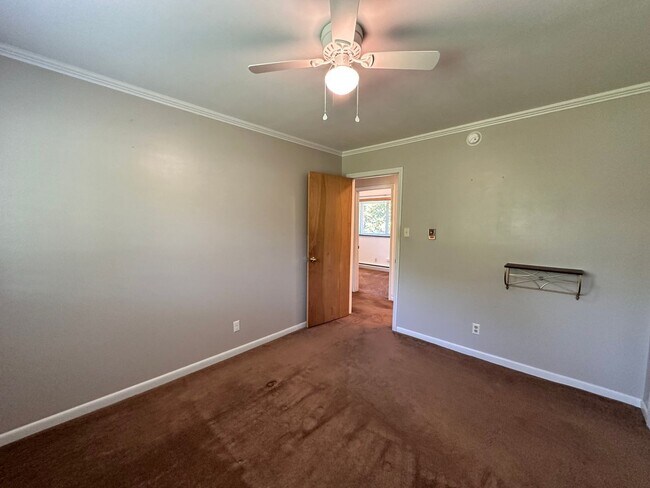 Building Photo - Exclusively Offered By Muse Realty Rentals...