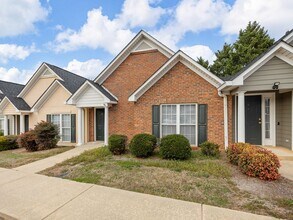 Building Photo - Newly Renovated 2BR, 2 BA Townhome in Greer SC