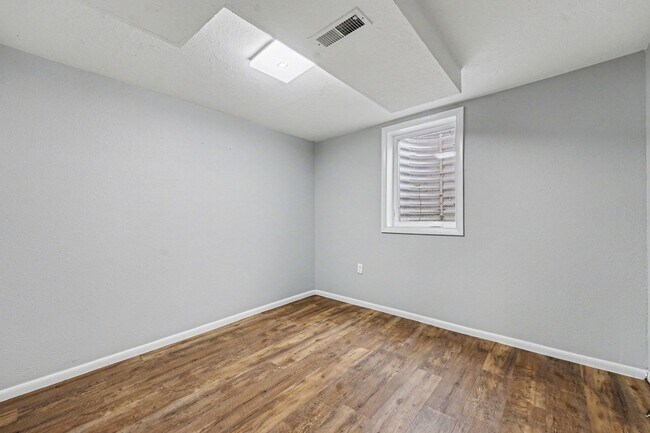 Building Photo - Gorgeous Home of Rental in Southern Gables Neighborhood!