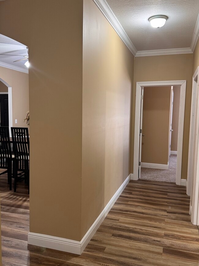 Building Photo - 111 Grovewood Dr