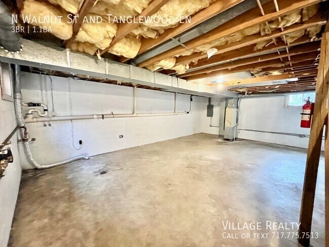 Building Photo - 492 N Walnut St