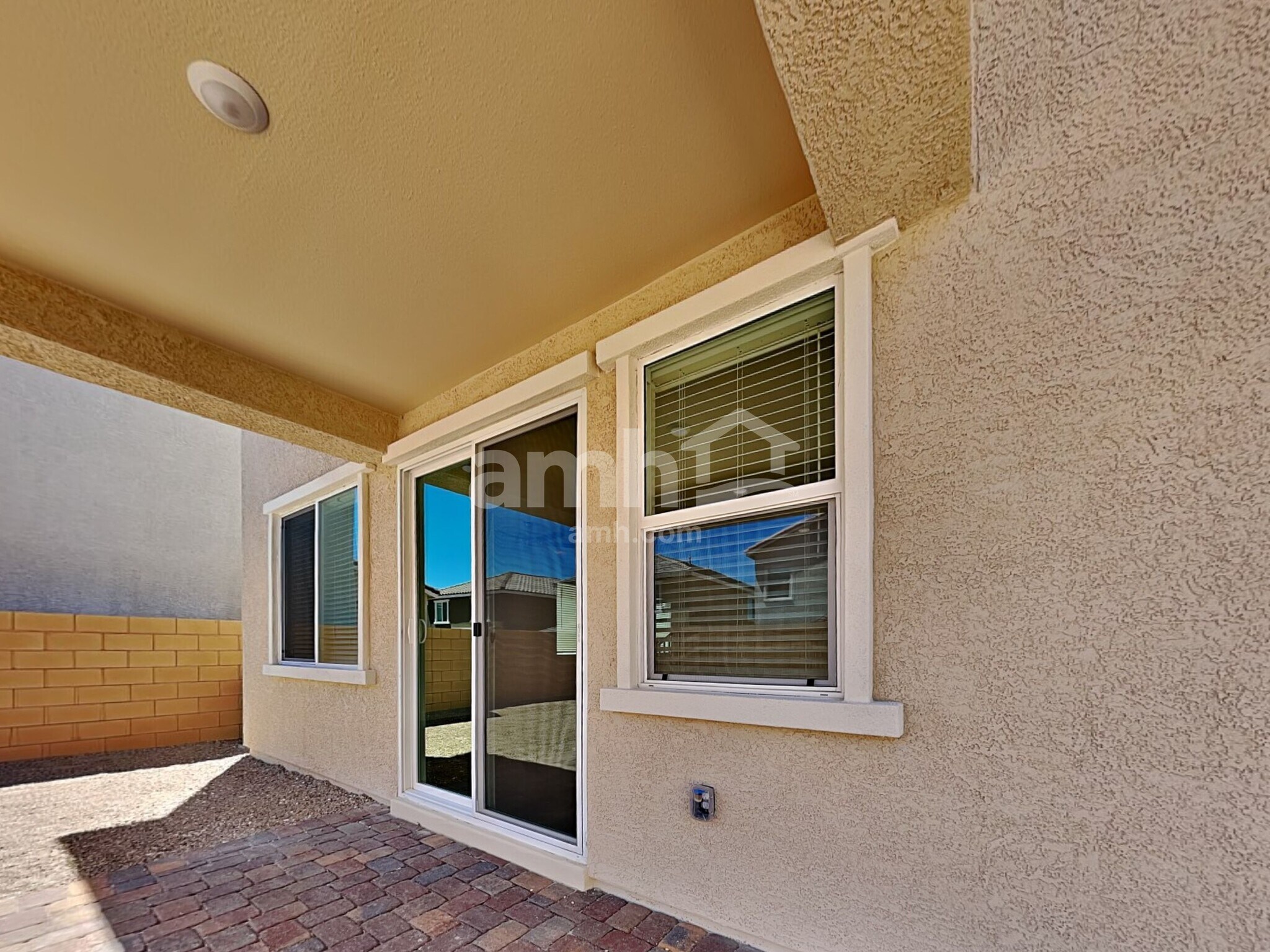 Building Photo - 10328 Medusita St