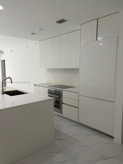 Building Photo - 700 NE 24th St