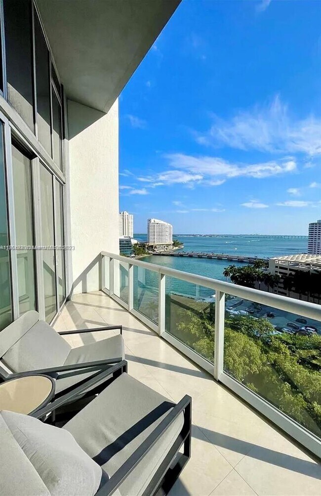 Building Photo - 495 Brickell Ave