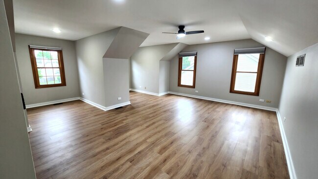 Building Photo - 3467 Charlemaine Dr