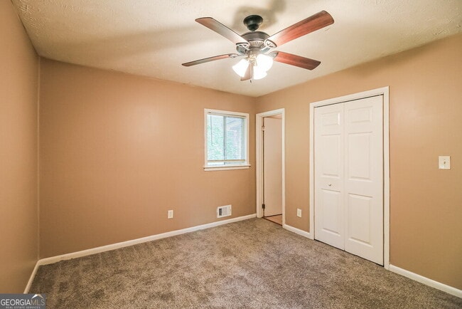 Building Photo - 10192 Port Royal Ct