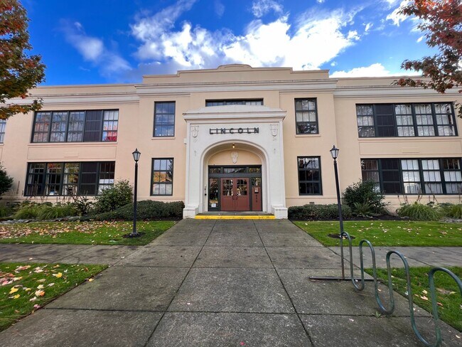 Primary Photo - Historic Lincoln School Condo in downtown ...