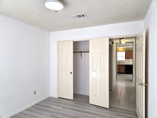 Building Photo - 17006 Dusty Mill Dr E