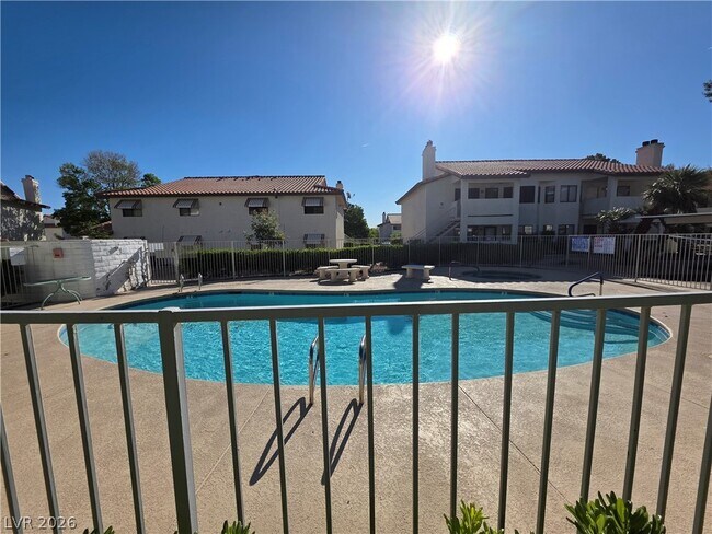 Building Photo - 2724 Otter Creek Ct