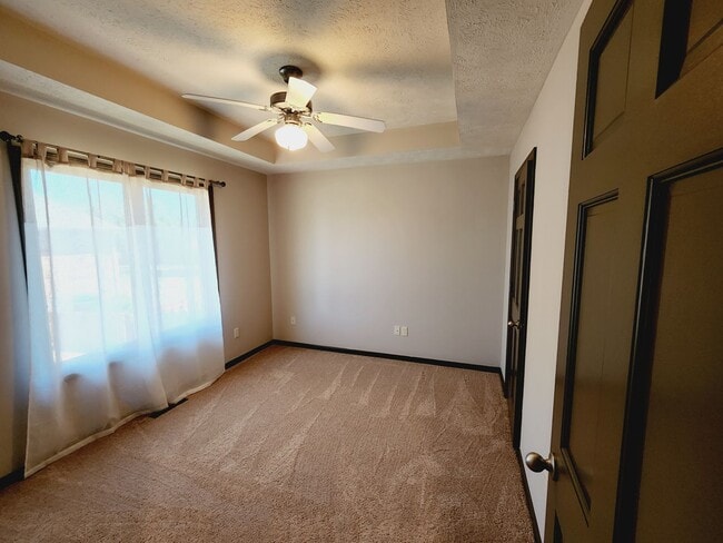 Building Photo - Spacious & Unique in Twin Oaks, Southwest Springfield