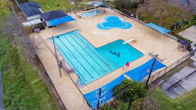 Building Photo - 10720 Briar Forest Dr