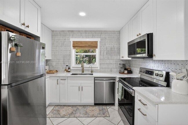 Building Photo - 252 SW 23rd St