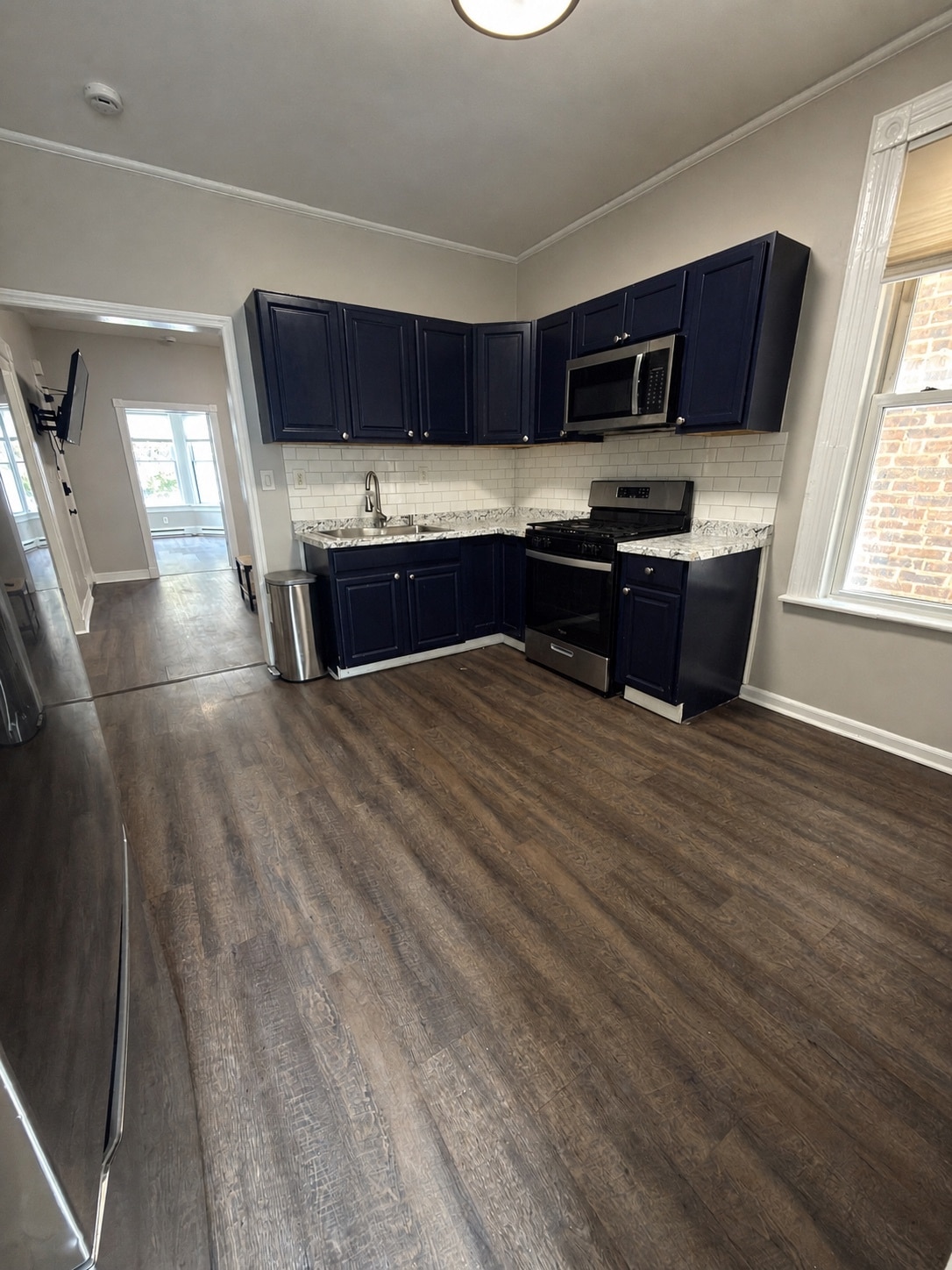 Building Photo - 308 7th Ave W