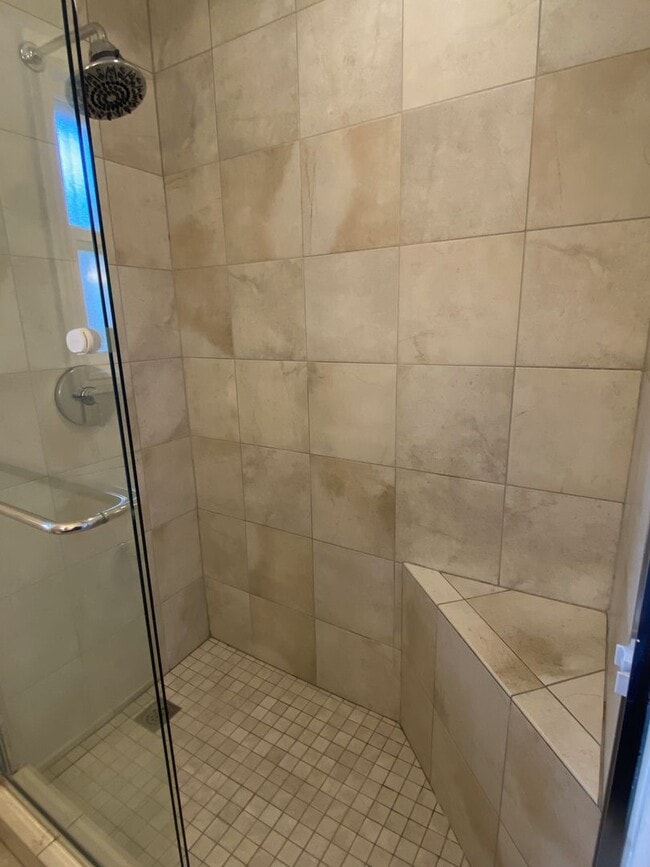 Building Photo - 385 Maureen Ln